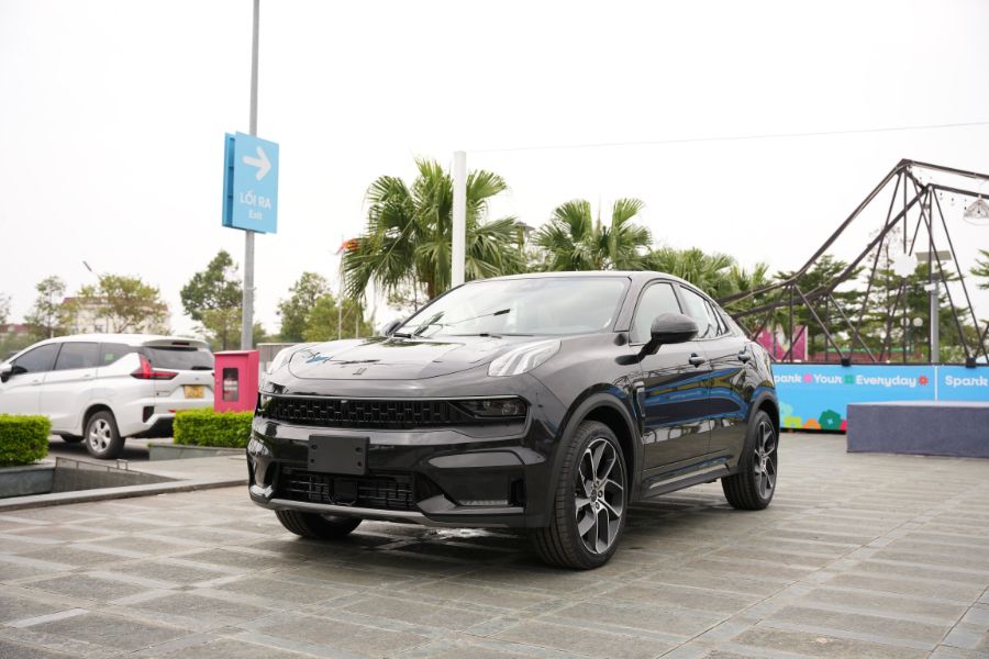 Hình ảnh xe LYNK & CO 05 HYPERHALO ĐEN 2024