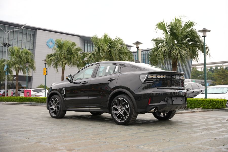 Hình ảnh xe LYNK & CO 05 HYPERHALO ĐEN 2024