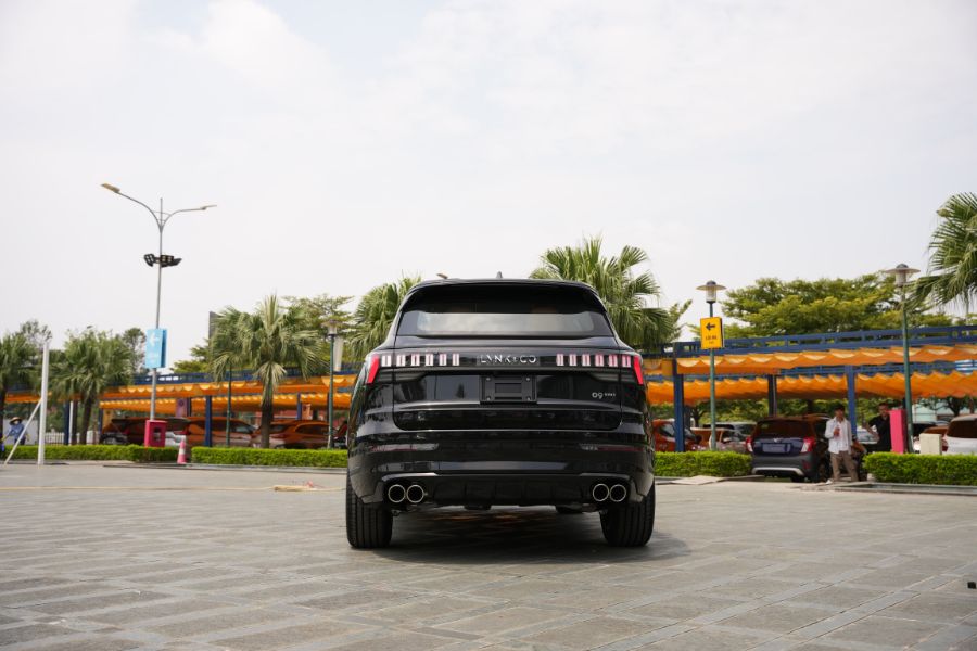 Hình ảnh xe Lynk & Co 09 ULTRA ĐEN 2024