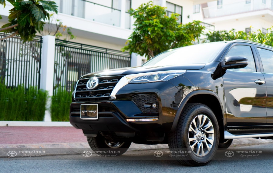 Hình ảnh xe TOYOTA FORTUNER 2.4AT 4X2 2025