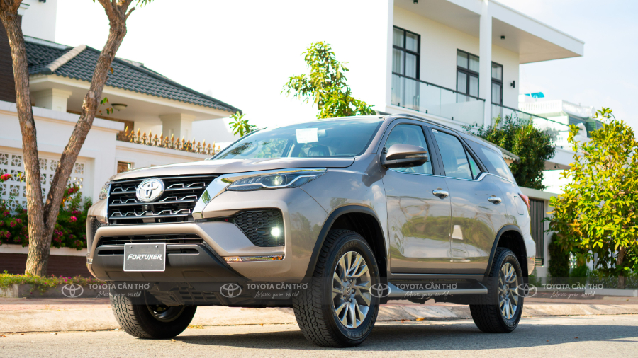 Hình ảnh xe TOYOTA FORTUNER 2.4AT 4X2 2025