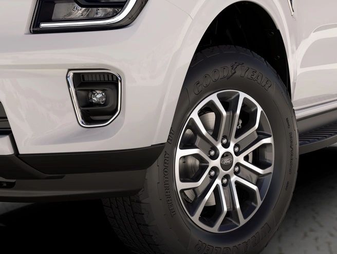 Hình ảnh xe FORD EVEREST AMBIENTE 4X2AT