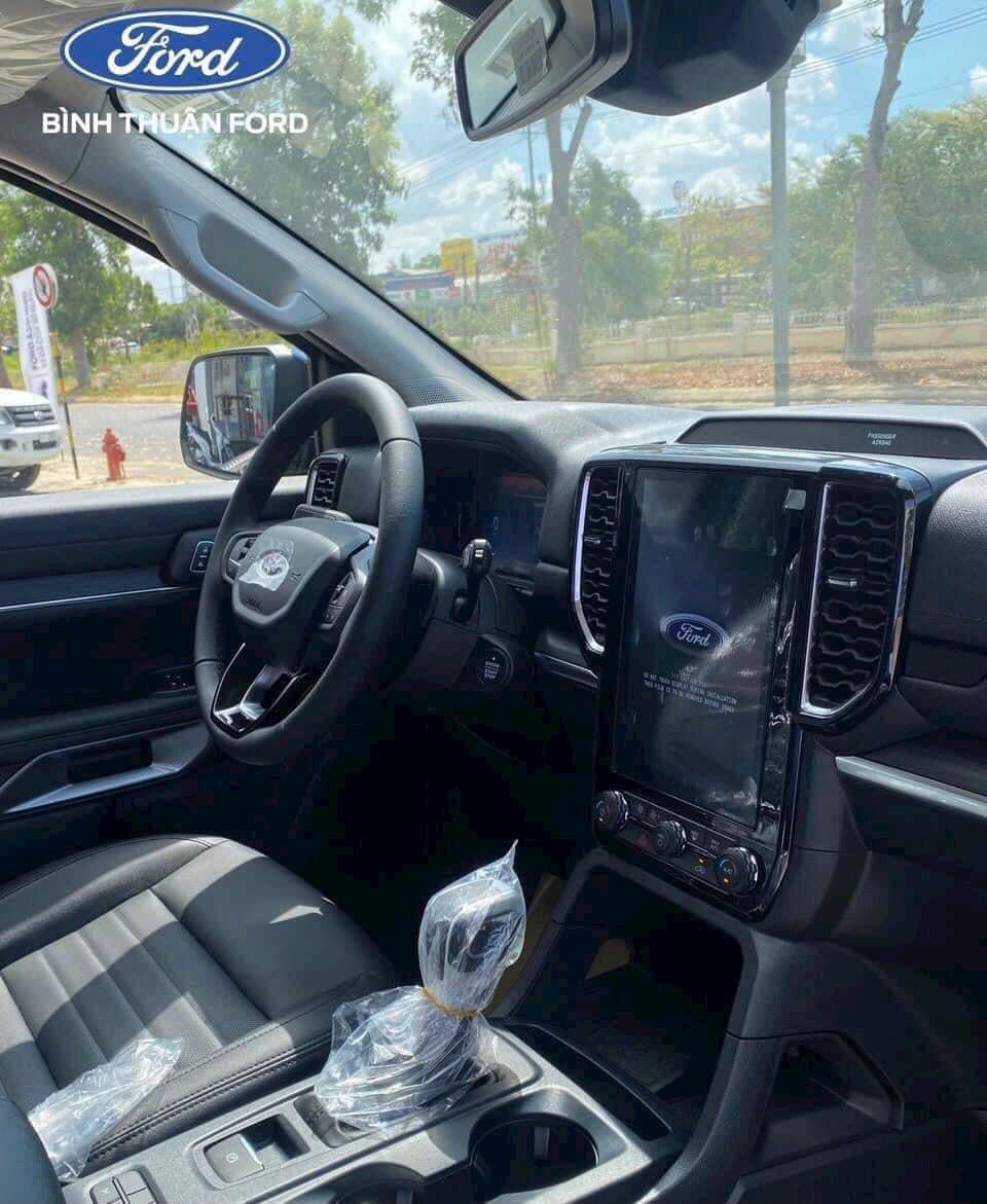 Hình ảnh xe FORD EVEREST 2025