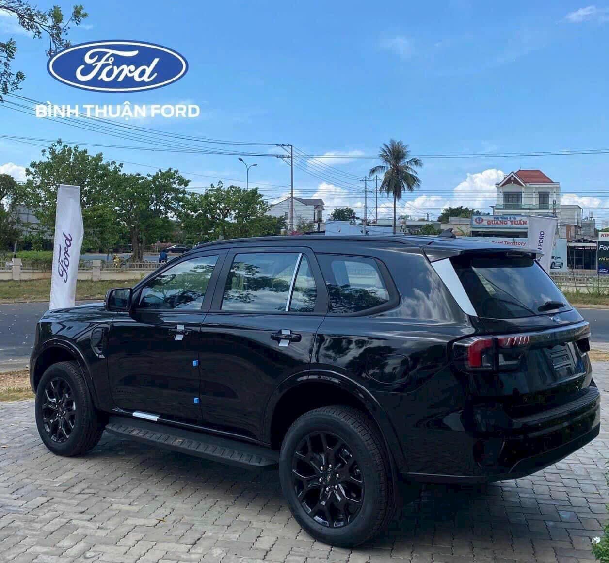 Hình ảnh xe FORD EVEREST 2025