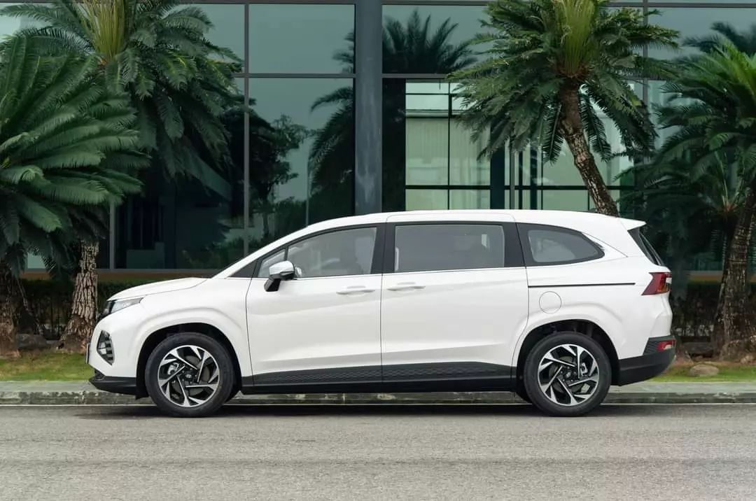 Hình ảnh xe HYUNDAI CUSTIN 1.5T 2025 TRẮNG