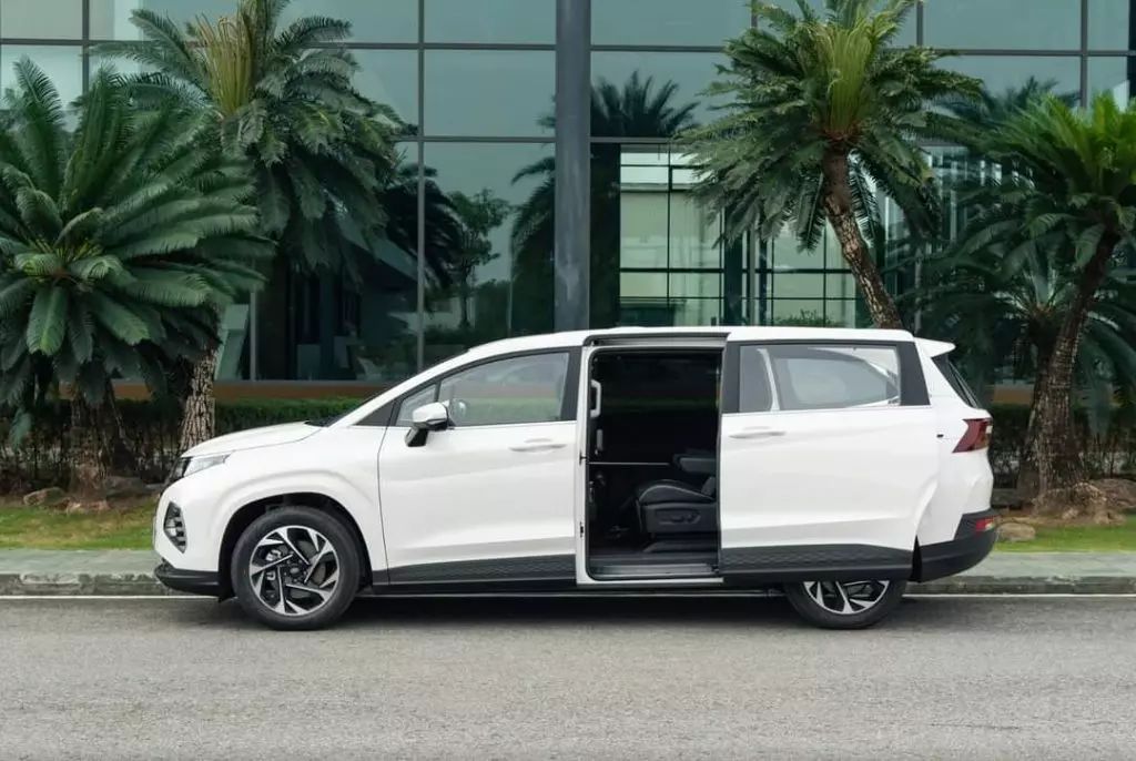 Hình ảnh xe HYUNDAI CUSTIN 1.5T 2025 TRẮNG