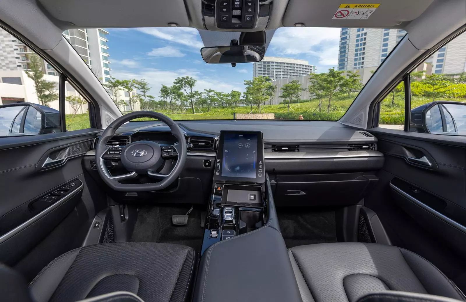Hình ảnh xe HYUNDAI CUSTIN 1.5T 2025 TRẮNG