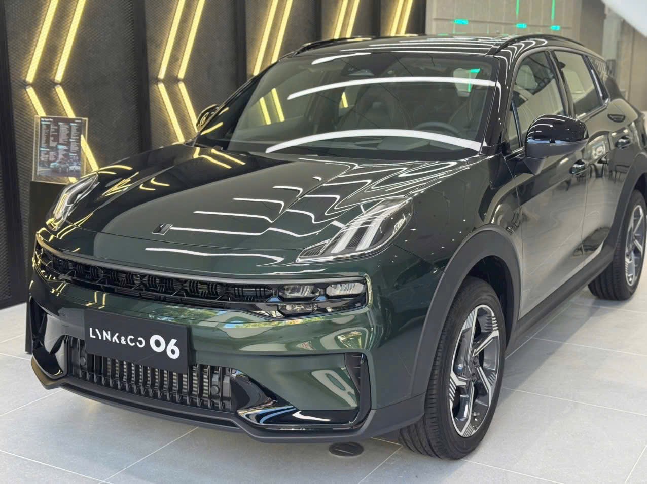 Hình ảnh xe Lynk & Co 06 Green Sonic