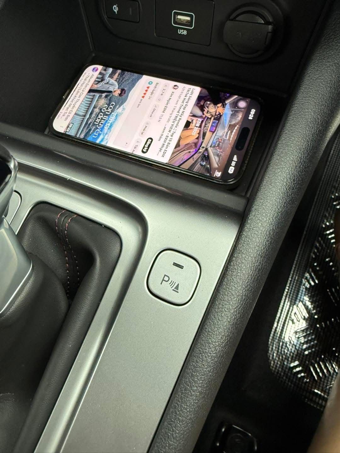 Hình ảnh xe HYUNDAI TUCSON TIÊU CHUẨN 2.0- TRẮNG