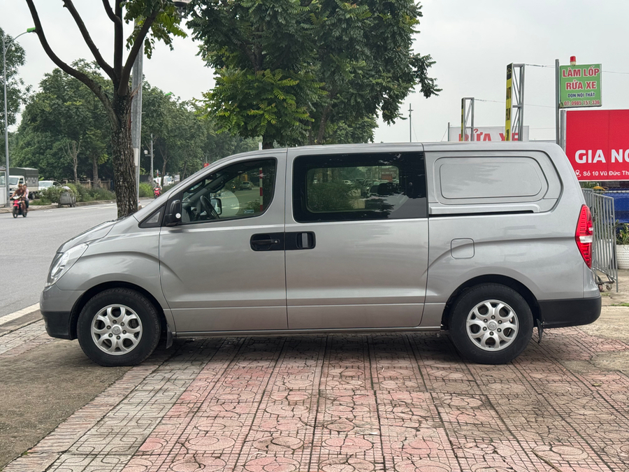 Hình ảnh xe HYUNDAI STARGAZER 2.5MT 2011 - 130.000KM