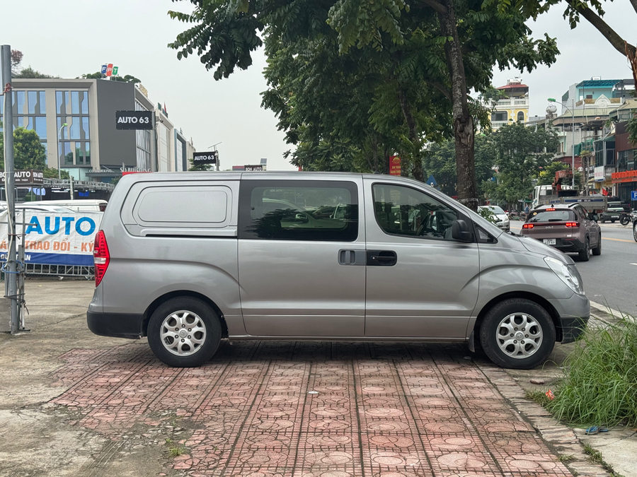Hình ảnh xe HYUNDAI STARGAZER 2.5MT 2011 - 130.000KM