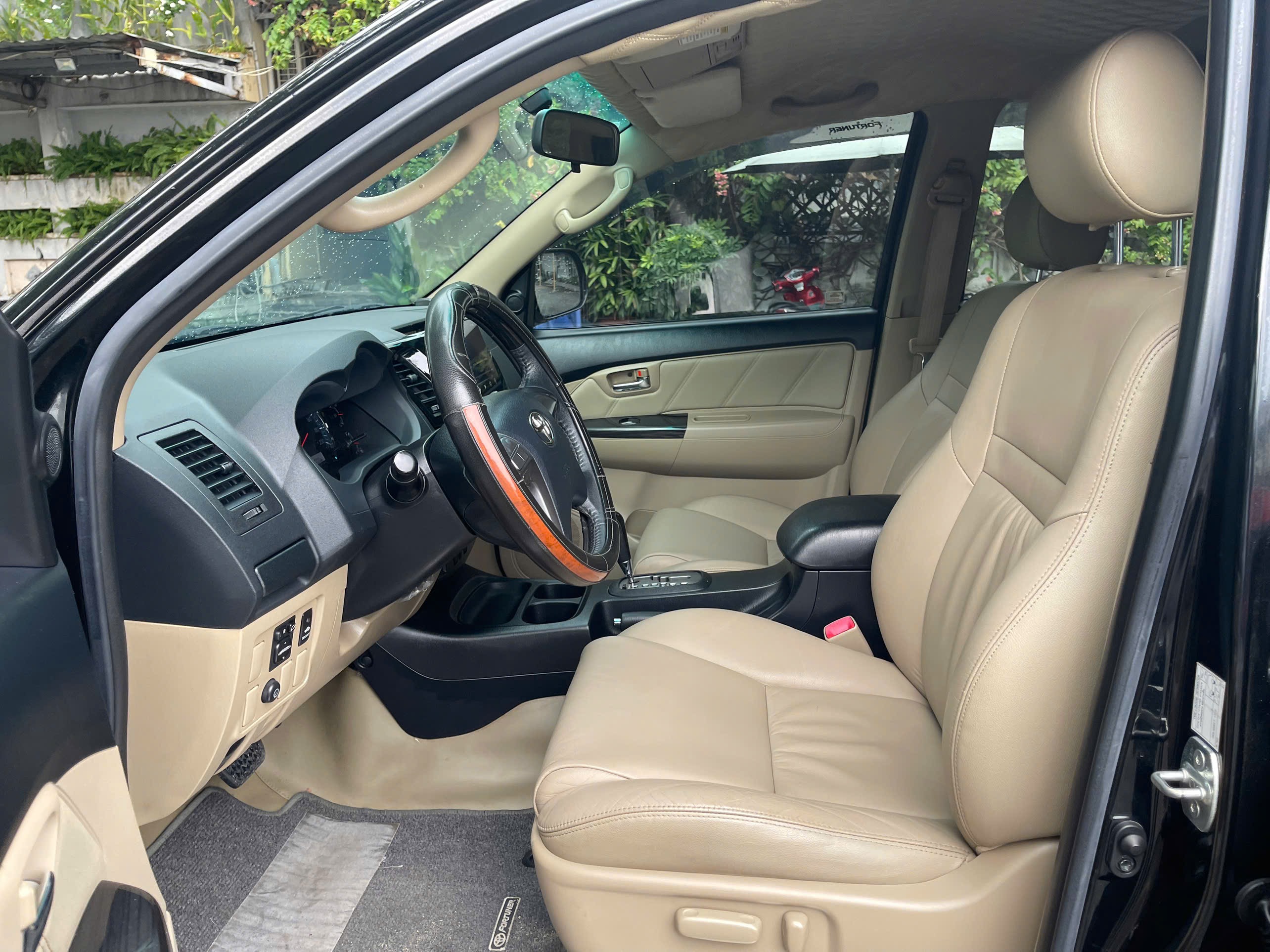 Hình ảnh xe TOYOTA FORTUNER 2016 - 77.000KM