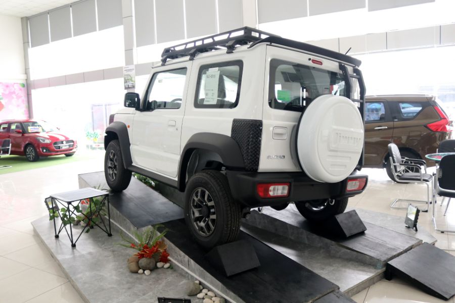 Hình ảnh xe SUZUKI JIMNY 2024 TRẮNG, TẶNG PHỤ KIỆN, 2 CẦU, 4 CHỖ CHUYÊN OFFROAD
