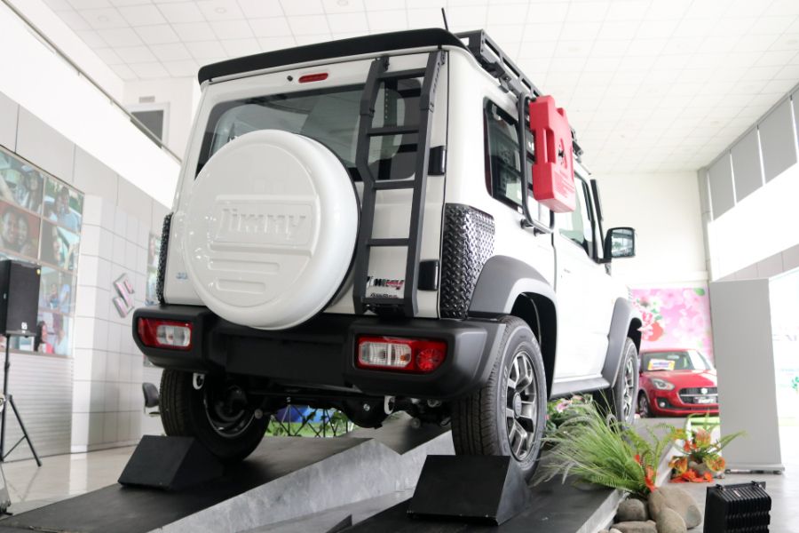 Hình ảnh xe SUZUKI JIMNY 2024 TRẮNG, TẶNG PHỤ KIỆN, 2 CẦU, 4 CHỖ CHUYÊN OFFROAD