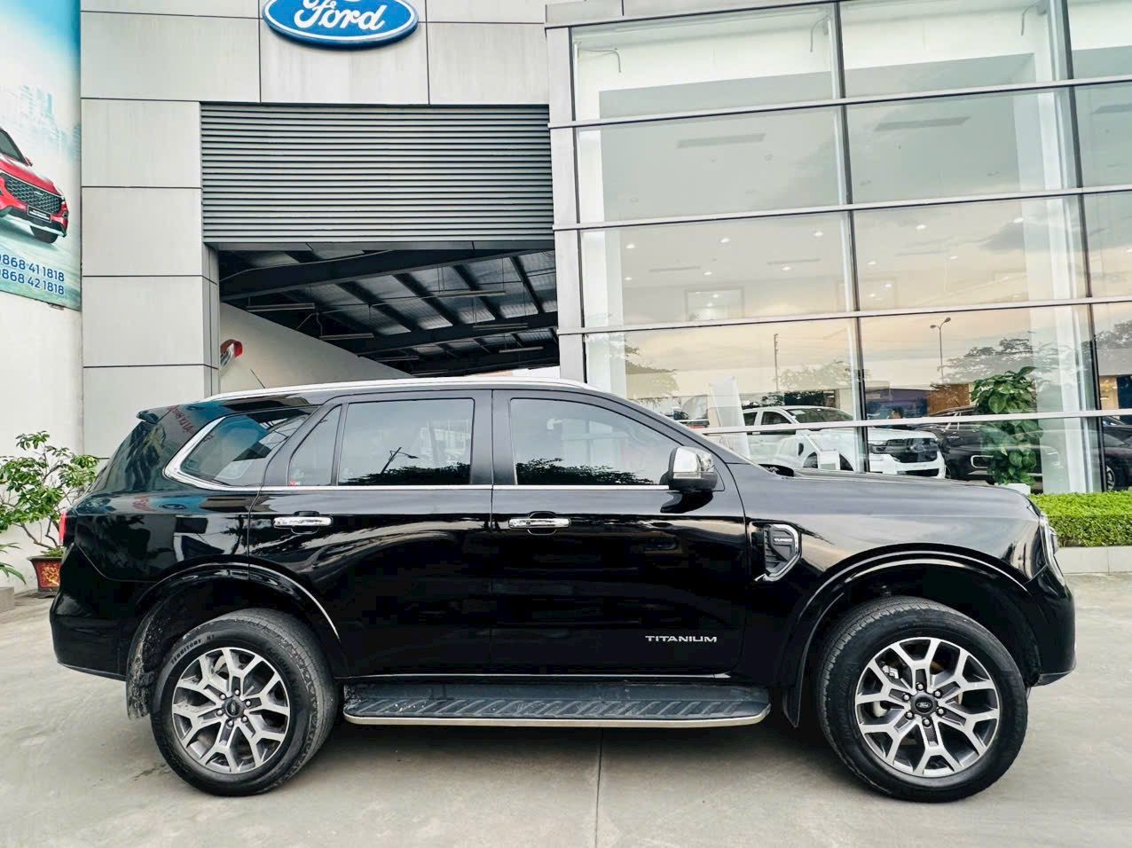 Hình ảnh xe FORD EVEREST TITANIUM 4x2 2023- 13.000 KM
