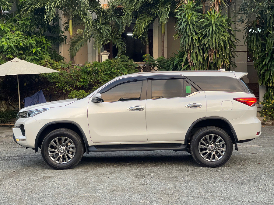 Hình ảnh xe TOYOTA FORTUNER 2024 - 3.100KM