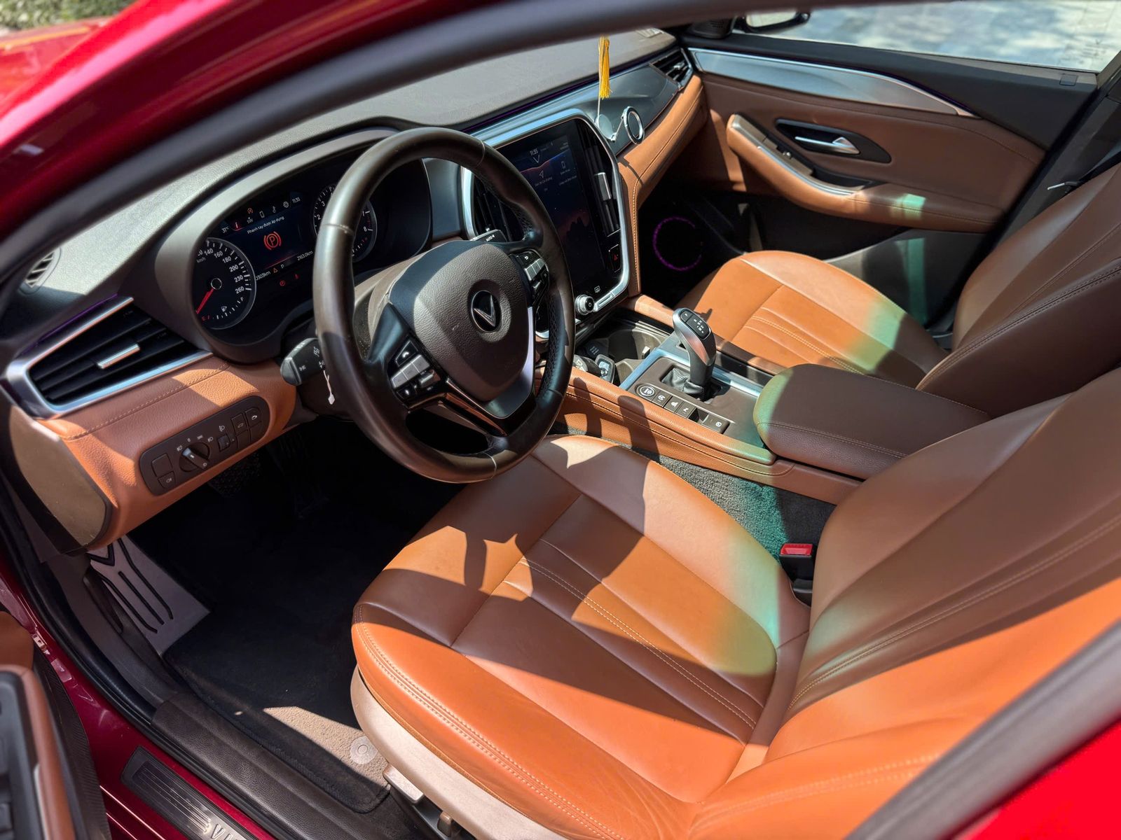 Hình ảnh xe Lux A Premium 2019 lên nhiều đồ chơi
