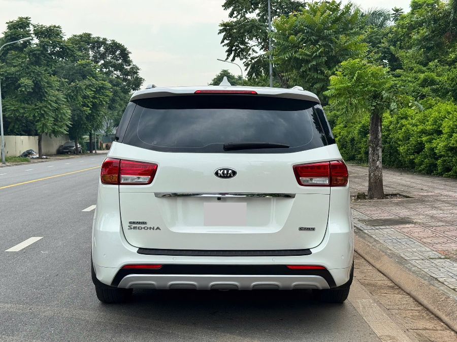 Hình ảnh xe Kia Sedona máy dầu 2.2l DATH bản full sx năm 2017