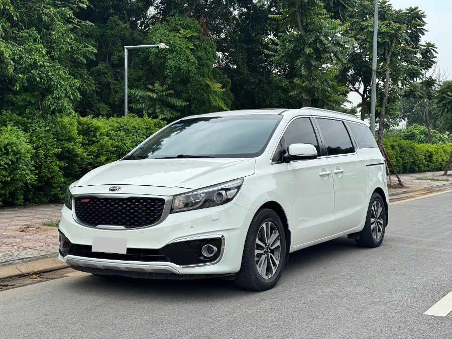Hình ảnh xe Kia Sedona máy dầu 2.2l DATH bản full sx năm 2017