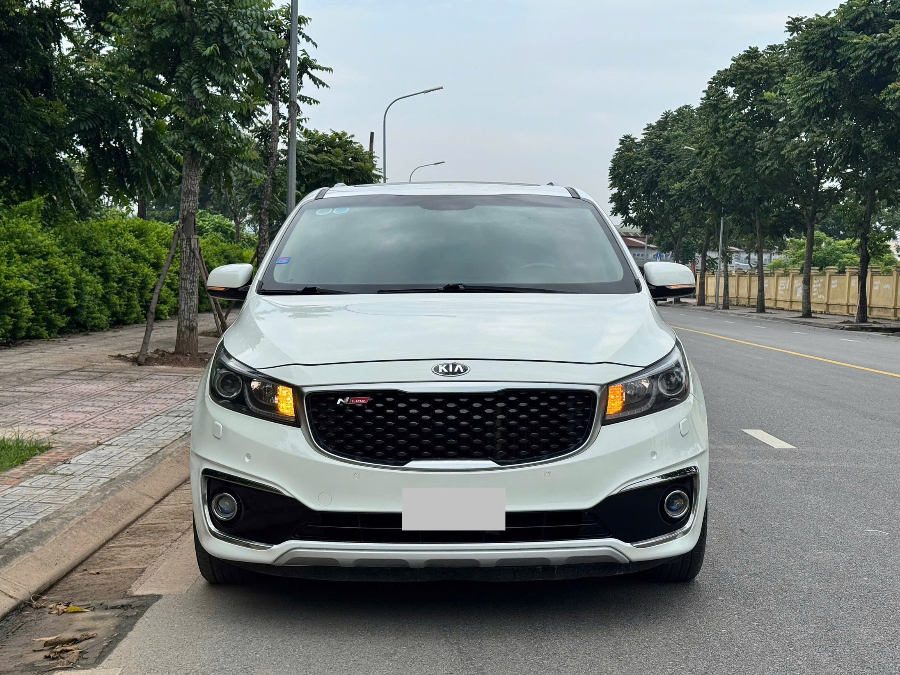 Hình ảnh xe Kia Sedona máy dầu 2.2l DATH bản full sx năm 2017