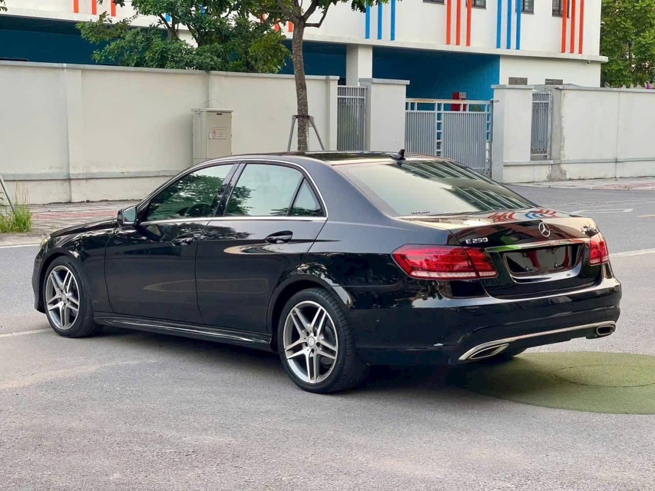 Hình ảnh xe Mercedes-Benz E250 AMG 2015 – Sedan hạng sang dành cho doanh nhân