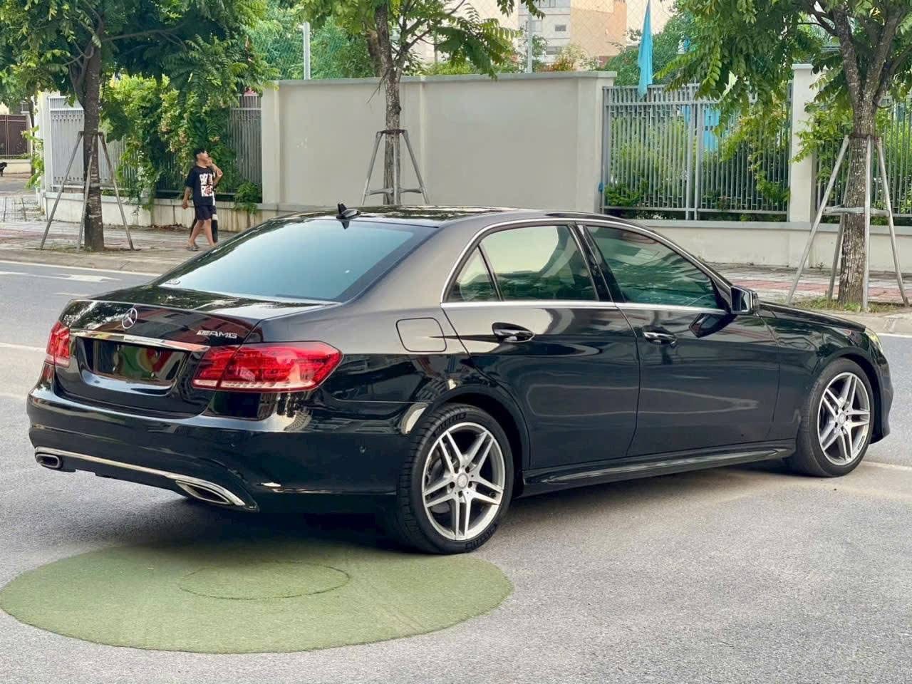 Hình ảnh xe Mercedes-Benz E250 AMG 2015 – Sedan hạng sang dành cho doanh nhân