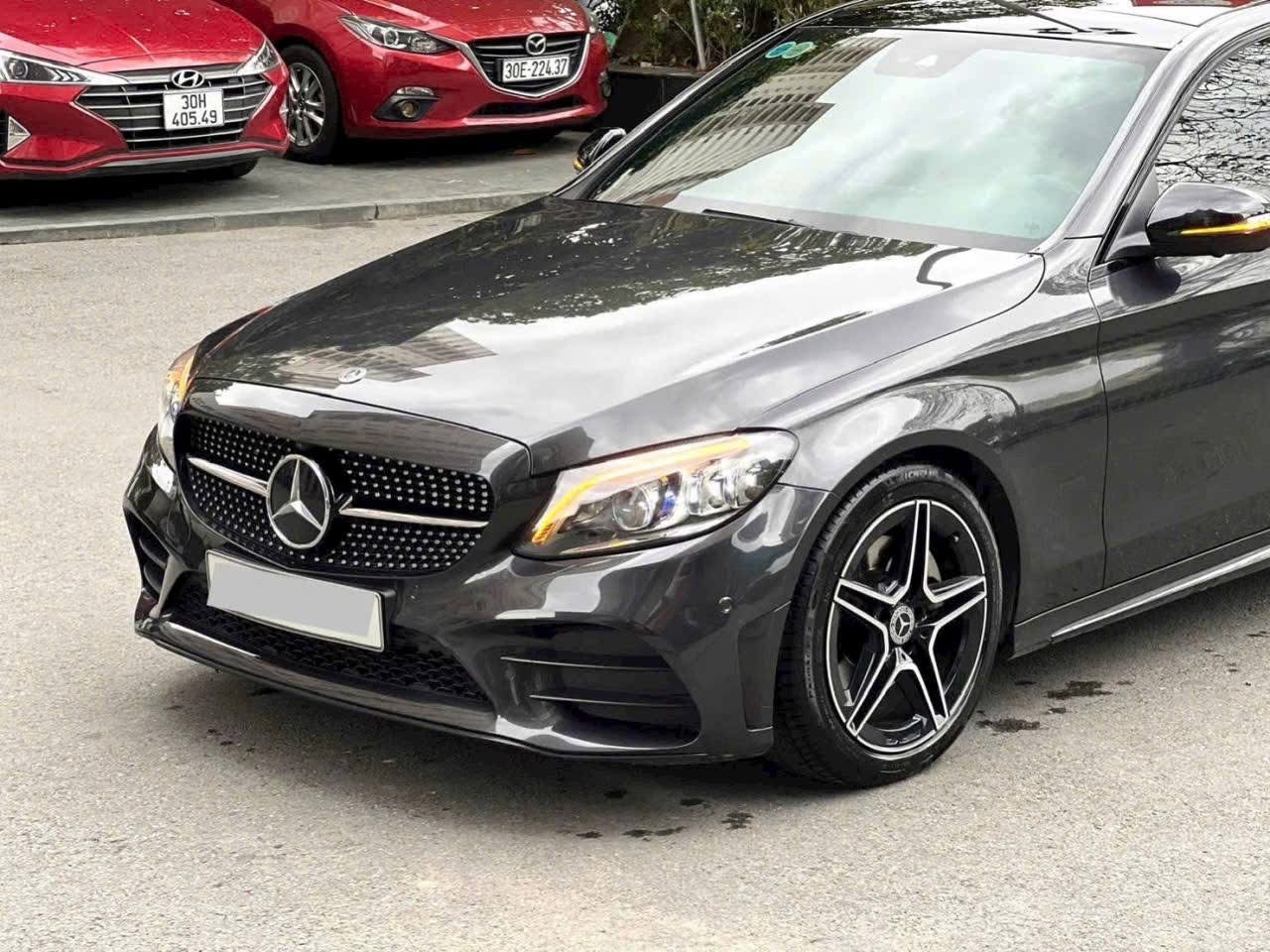Hình ảnh xe Mercedes-Benz C300 AMG 2020 – Đỉnh cao thể thao & sang trọng
