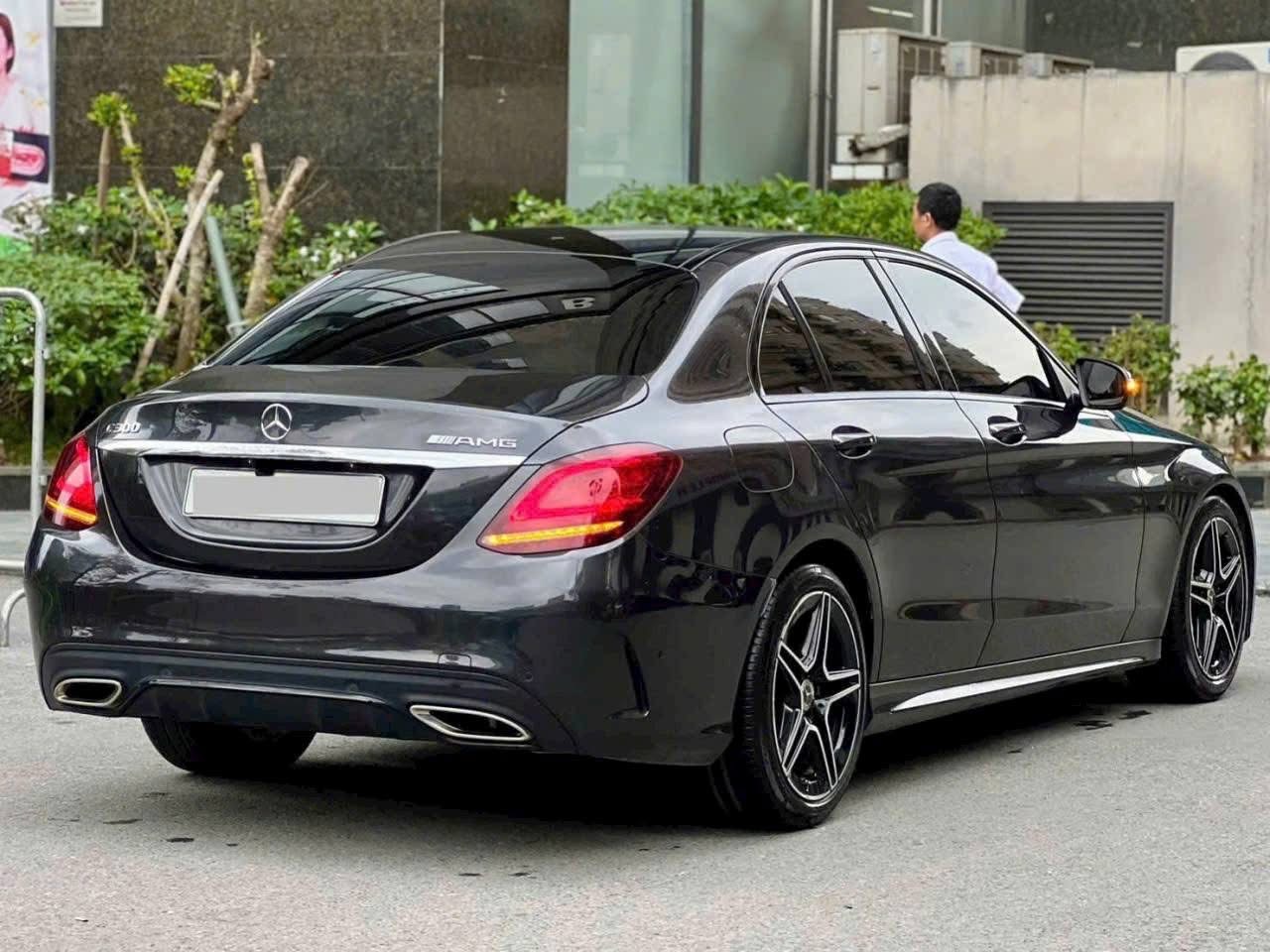 Hình ảnh xe Mercedes-Benz C300 AMG 2020 – Đỉnh cao thể thao & sang trọng