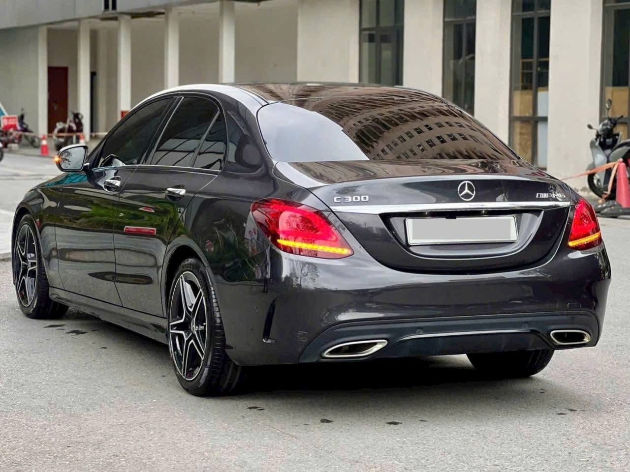 Hình ảnh xe Mercedes-Benz C300 AMG 2020 – Đỉnh cao thể thao & sang trọng