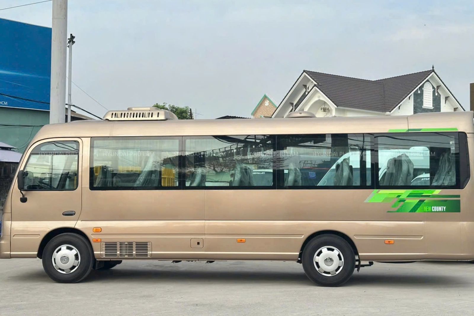 Hình ảnh xe Hyundai County SL Cửa Xoay
