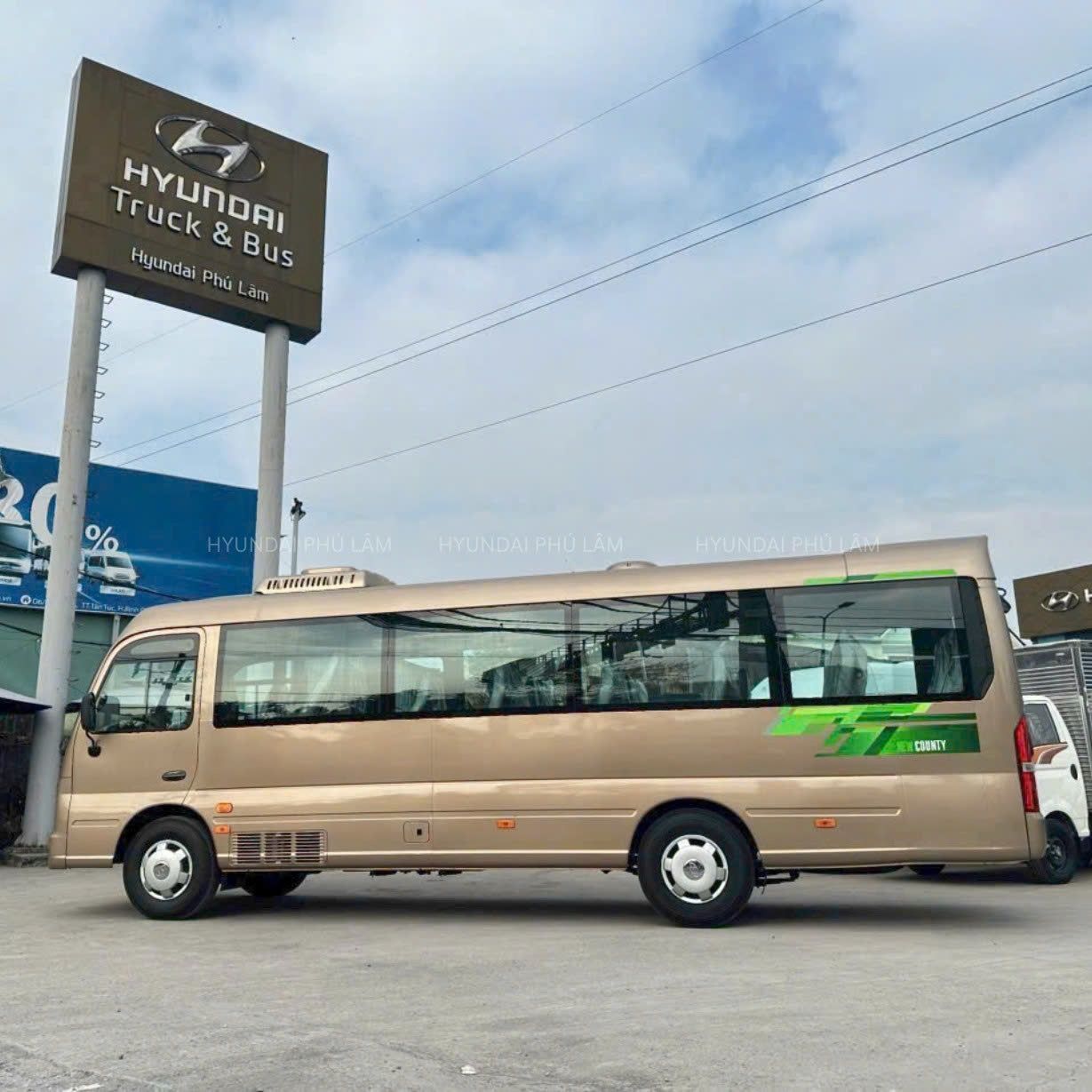 Hình ảnh xe Hyundai County SL Cửa Xoay