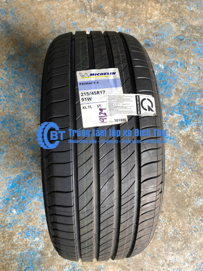 Hình ảnh xe Lốp Michelin 215/45R17 Primacy 4ST ( Lốp dành cho xe Kia Cerato, K3; Huyndai I30, Toyota Corolla Alt