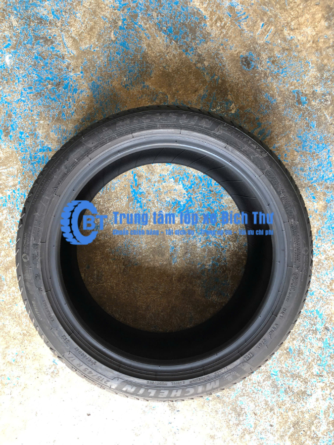 Hình ảnh xe Lốp Michelin 215/45R17 Primacy 4ST ( Lốp dành cho xe Kia Cerato, K3; Huyndai I30, Toyota Corolla Alt