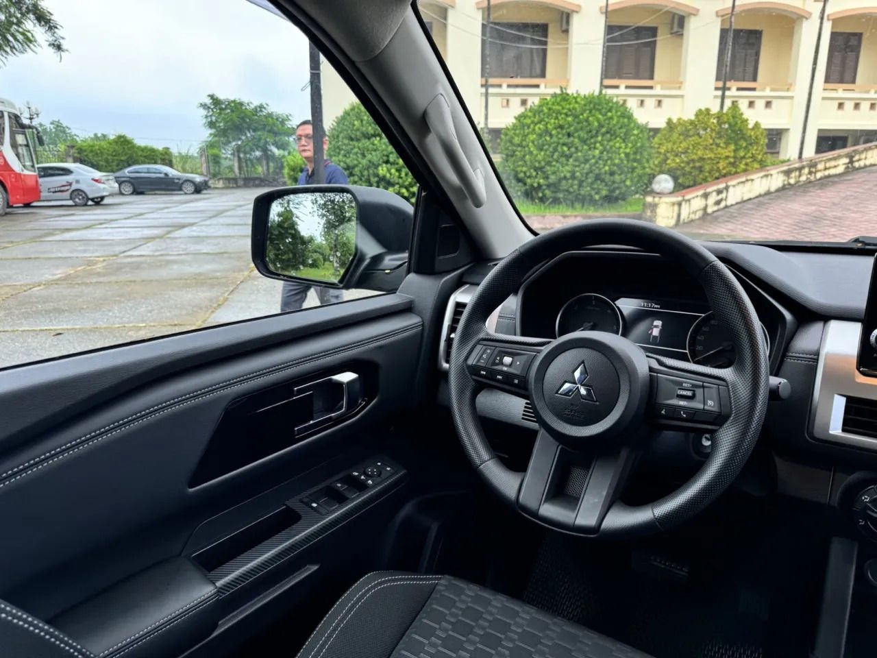 Hình ảnh xe ALL-NEW TRITON 2WD AT GLX​ 2025