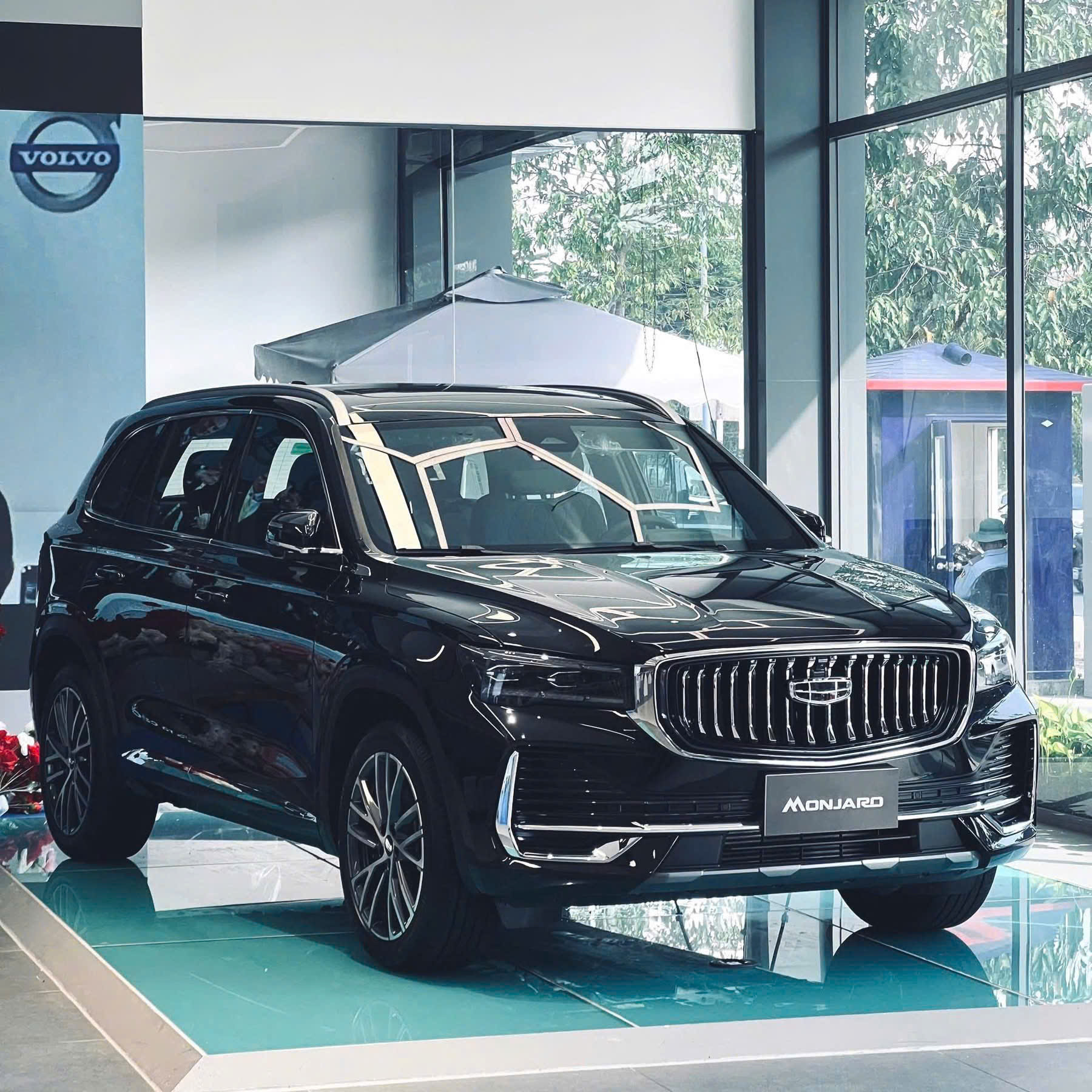 Hình ảnh xe GEELY MONJARO FLASHIP MÀU XANH