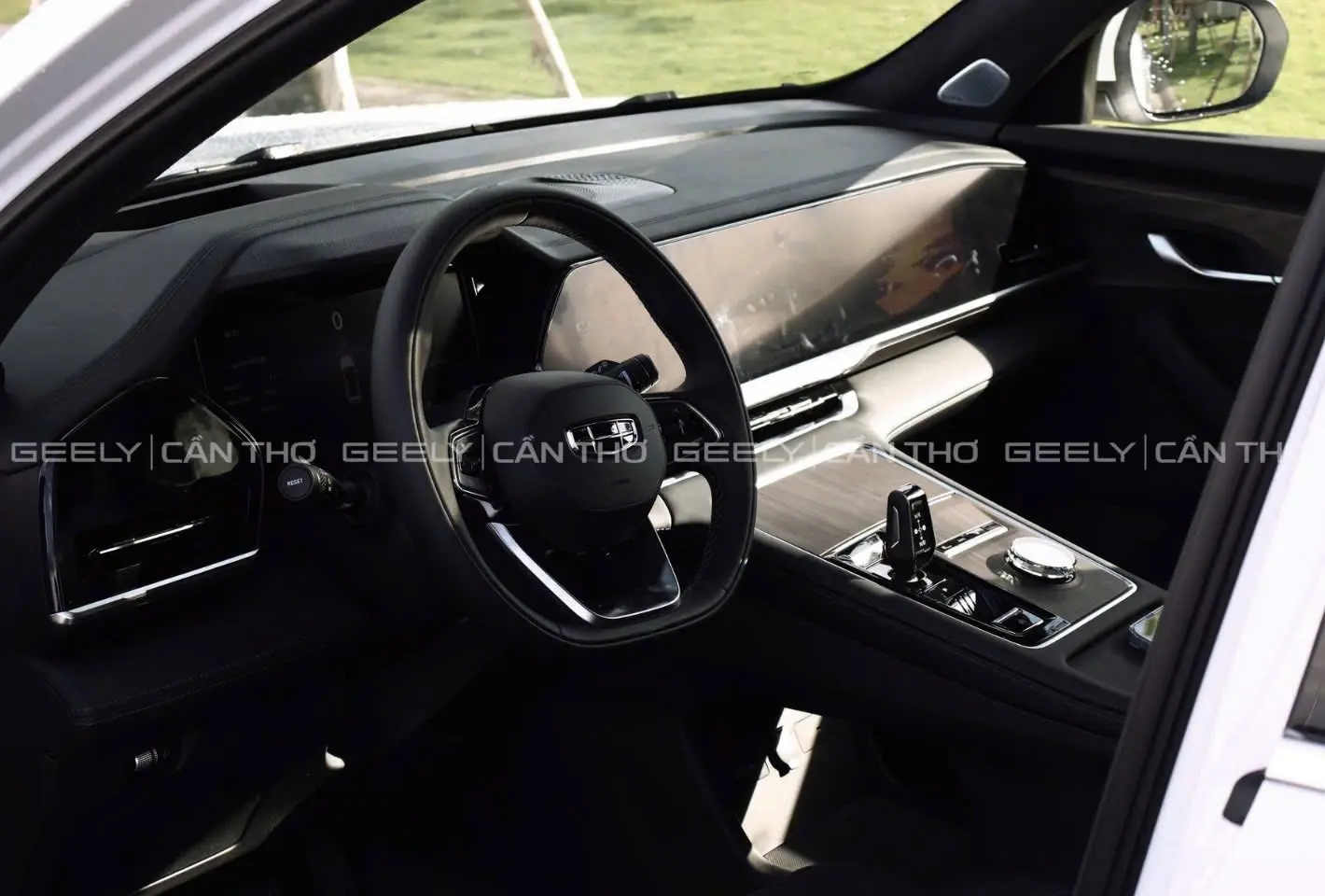 Hình ảnh xe GEELY MONJARO FLAGSHIP NĂM 2025 MÀU TRẮNG