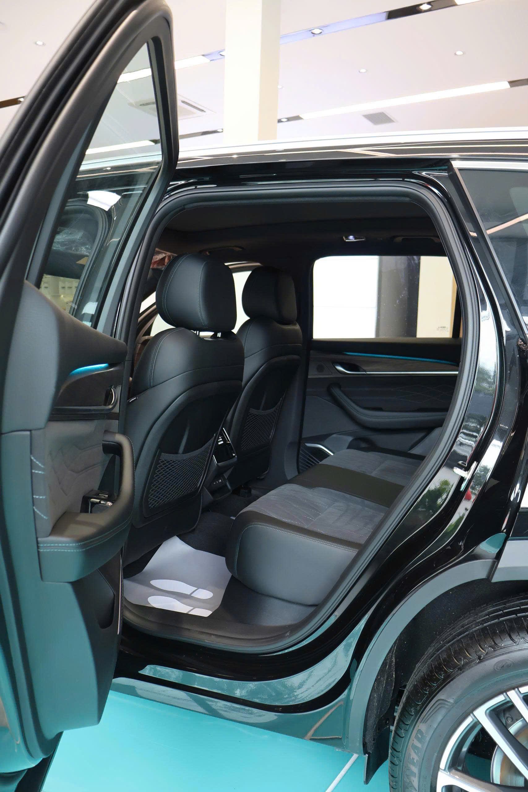 Hình ảnh xe GEELY MONJARO FLAGSHIP NĂM 2025 MÀU XANH