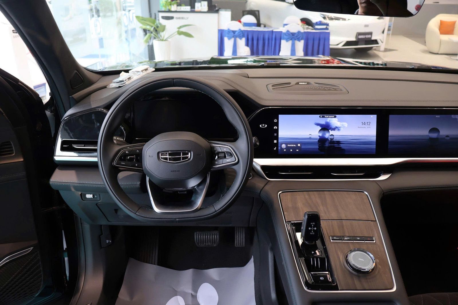 Hình ảnh xe GEELY MONJARO FLAGSHIP NĂM 2025 MÀU XANH