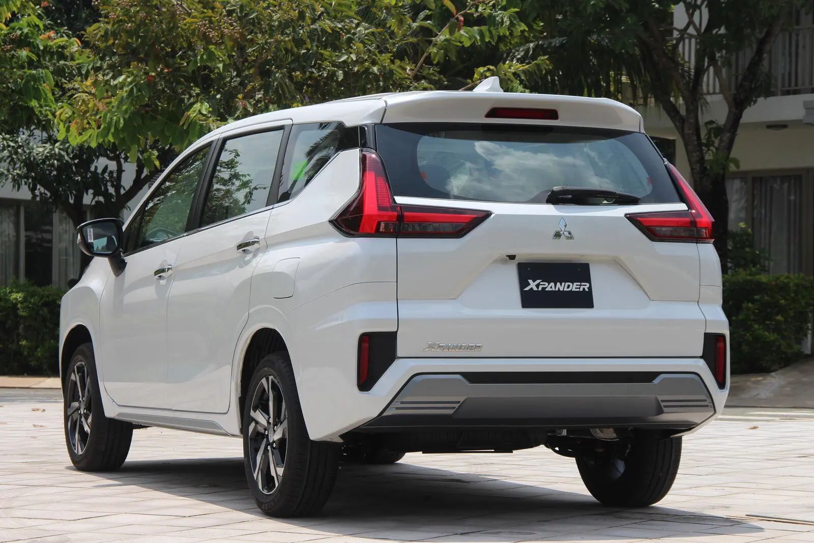 Hình ảnh xe XPANDER PREMIUM TRẮNG 2025
