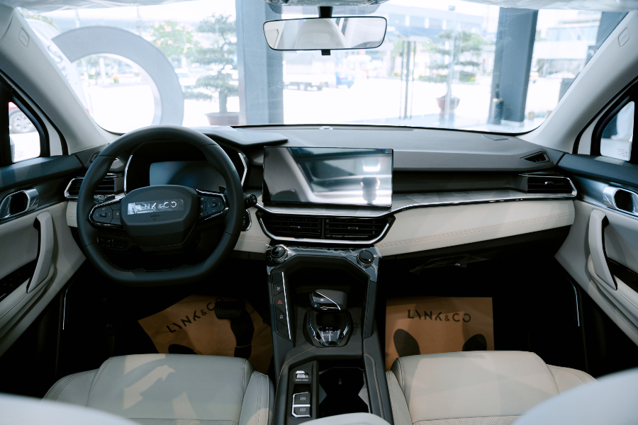 Hình ảnh xe LYNK & CO 06 CORE PLUS - 1.5 TURBO - Trắng - 2025