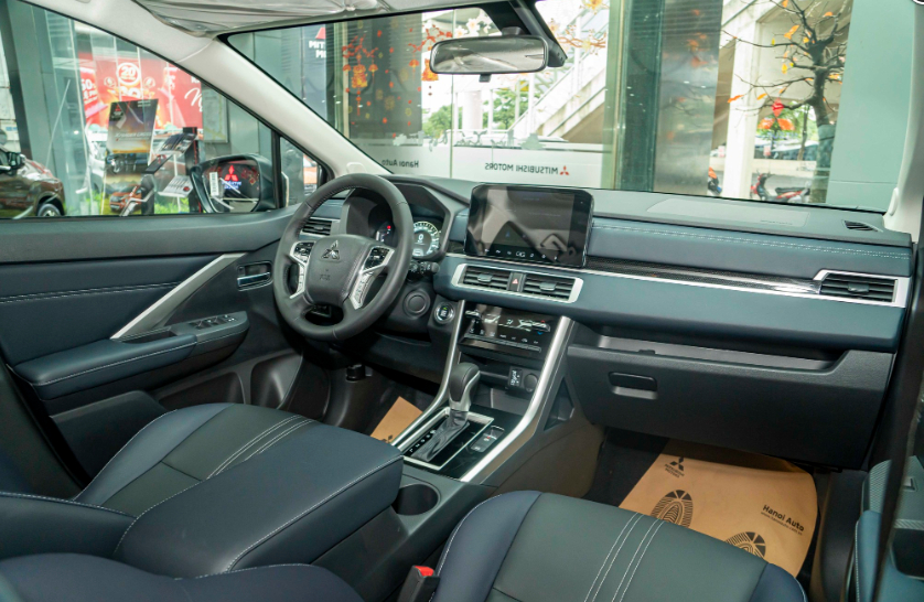 Hình ảnh xe XPANDER CROSS TRẮNG 2025