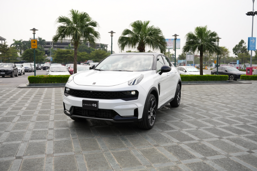 Hình ảnh xe LYNK & CO 05 HYPERHALO TRẮNG 2024