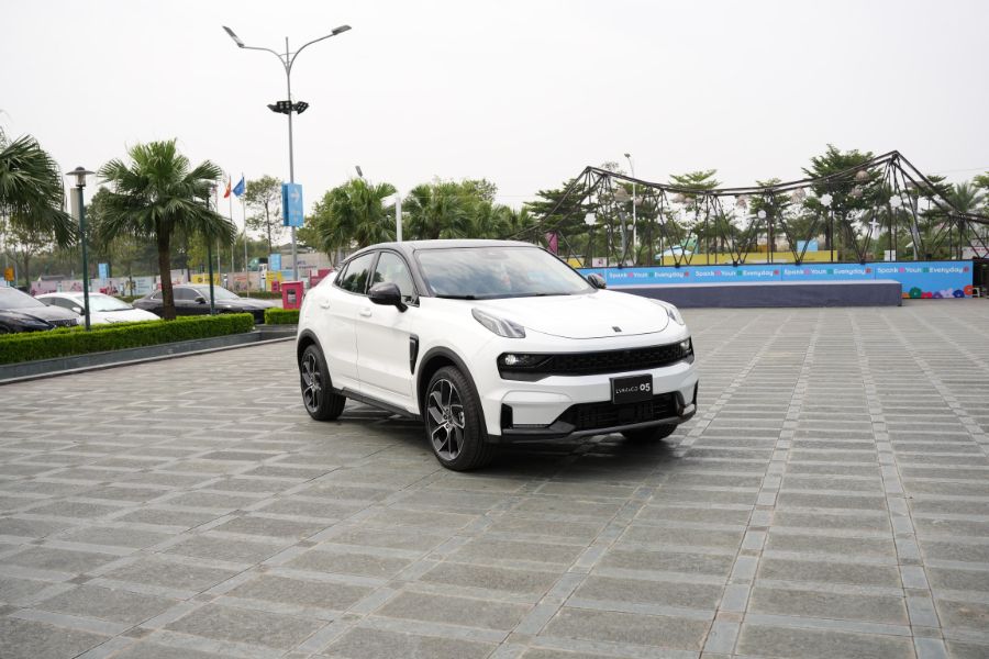 Hình ảnh xe LYNK & CO 05 HYPERHALO TRẮNG 2024