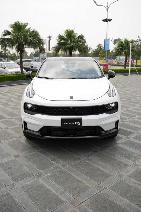 Hình ảnh xe LYNK & CO 05 HYPERHALO TRẮNG 2024