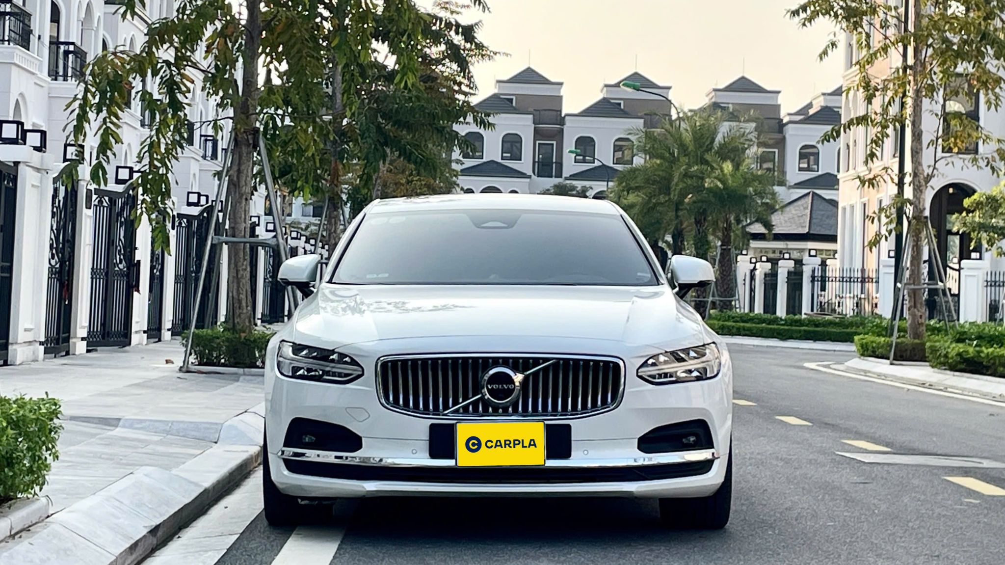 Hình ảnh xe VOLVO S90 B6 AWD INCRIPTION TRẮNG 2022 - 37,000KM