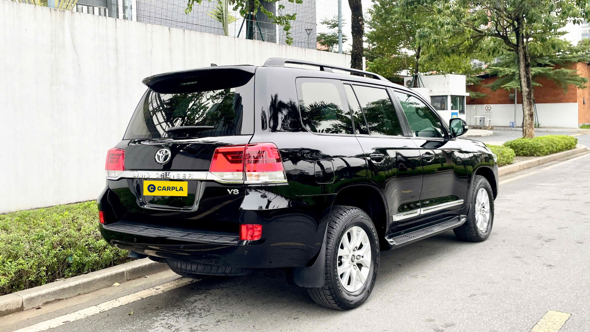 Hình ảnh xe TOYOTA LAND CRUISER V8 2019 ĐEN - 112,000KM