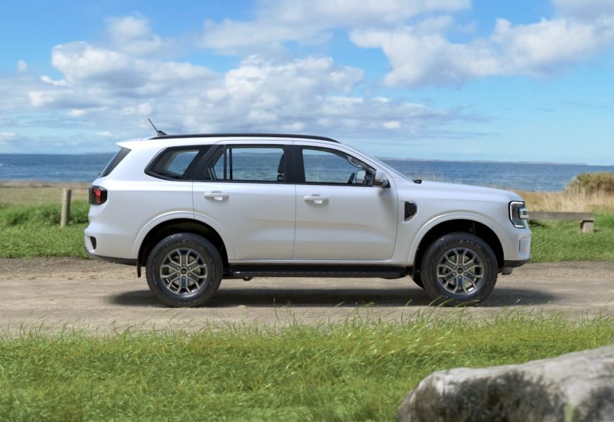 Hình ảnh xe FORD EVEREST AMBIENTE 4X2AT