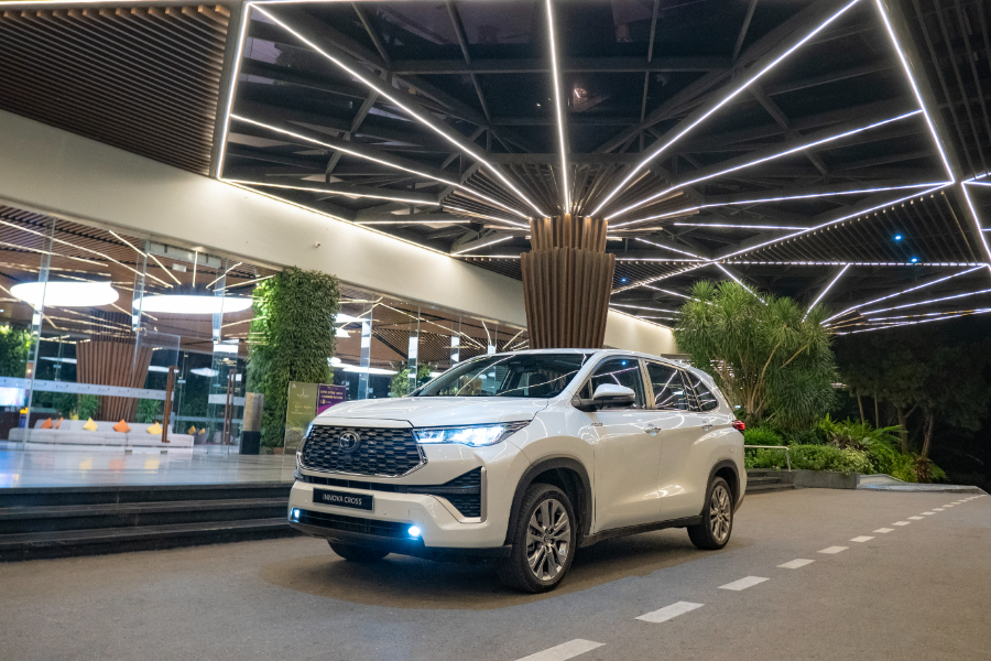 Hình ảnh xe TOYOTA INNOVA CROSS 2.0V 2025