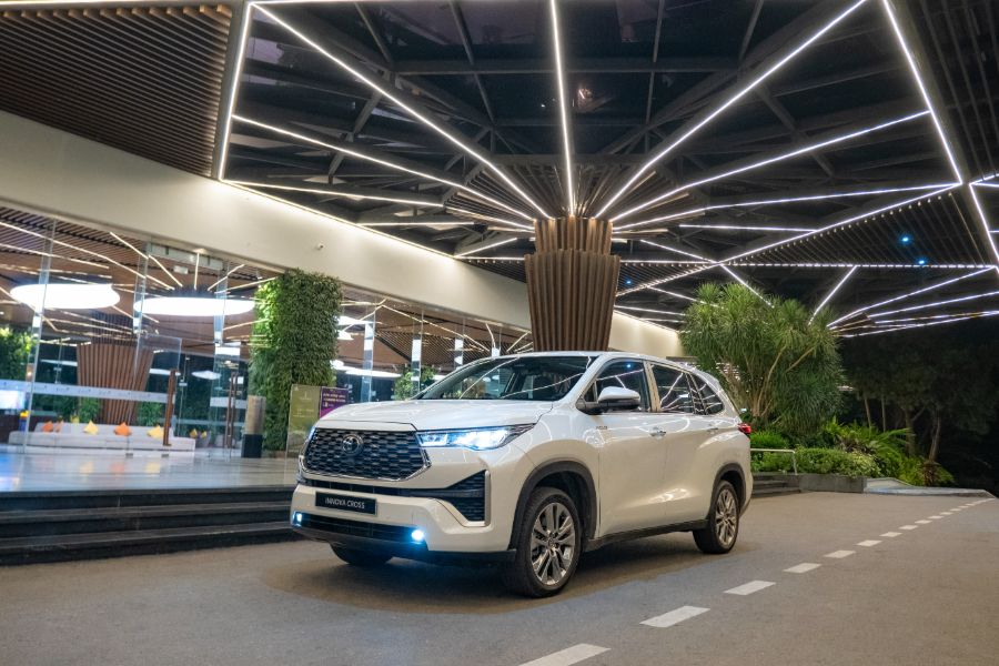 Hình ảnh xe Toyota Innova Cross