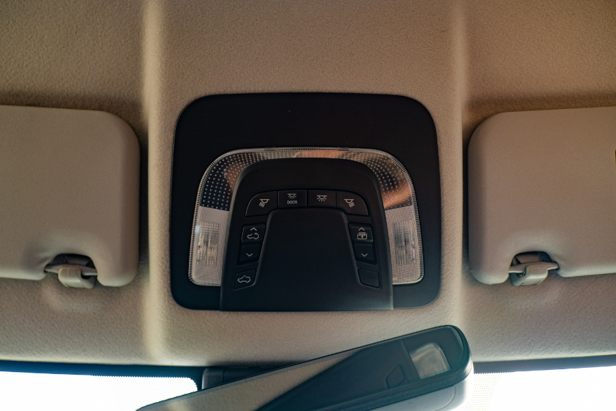 Hình ảnh xe TOYOTA INNOVA CROSS 2.0V 2025